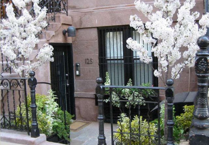 A Blooming Brownstone in Manhattan