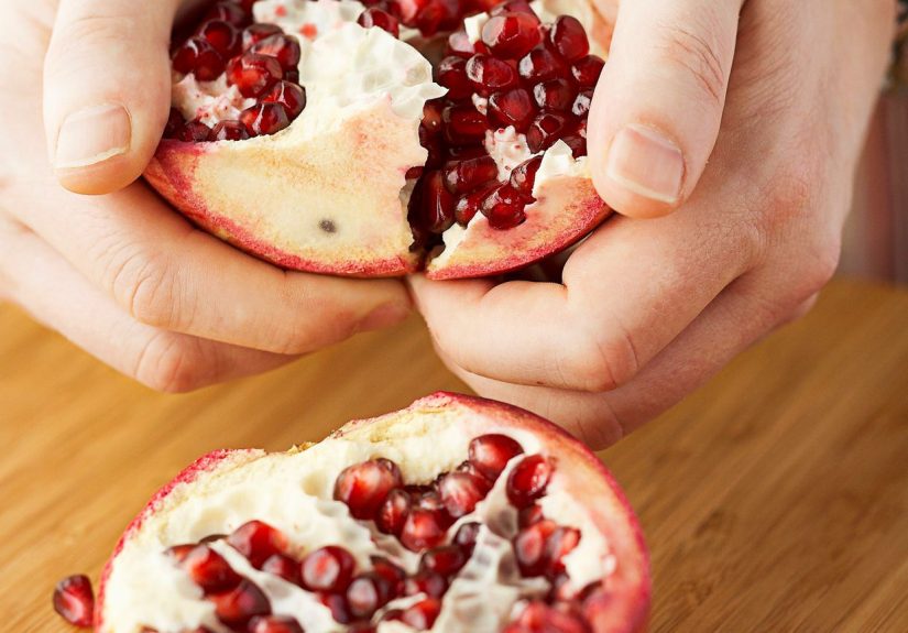 How to Open a Pomegranate Without Making a Mess in Your Kitchen