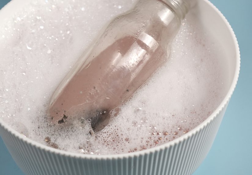 3 Ways to Clean an Oily Bottle