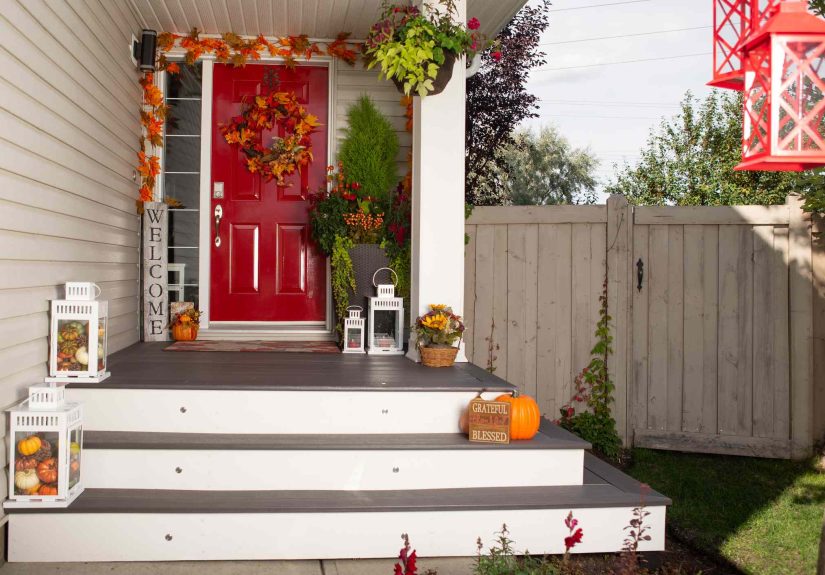 6 Fall Front Entrance Decor Ideas That Are Always Eyesores, Say Designers
