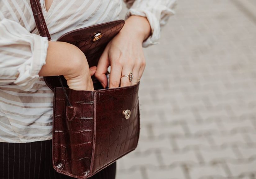 Chronic Migraine: 11 Items to Carry in Your Bag
