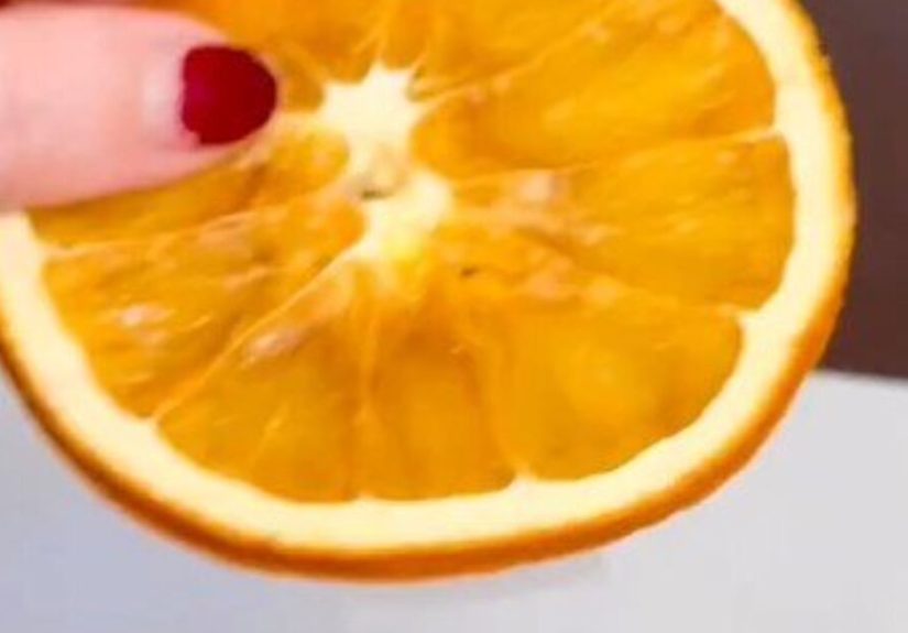 How to Make Festive Orange Place Cards With Real Citrus Slices