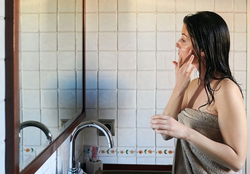 How to Moisturize Face: Expert Tips, When to Do It, and Ingredients