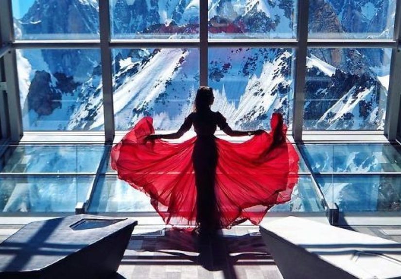 I Travel The World In Flowy Dresses To Take Self-Portraits In The Most Beautiful Places