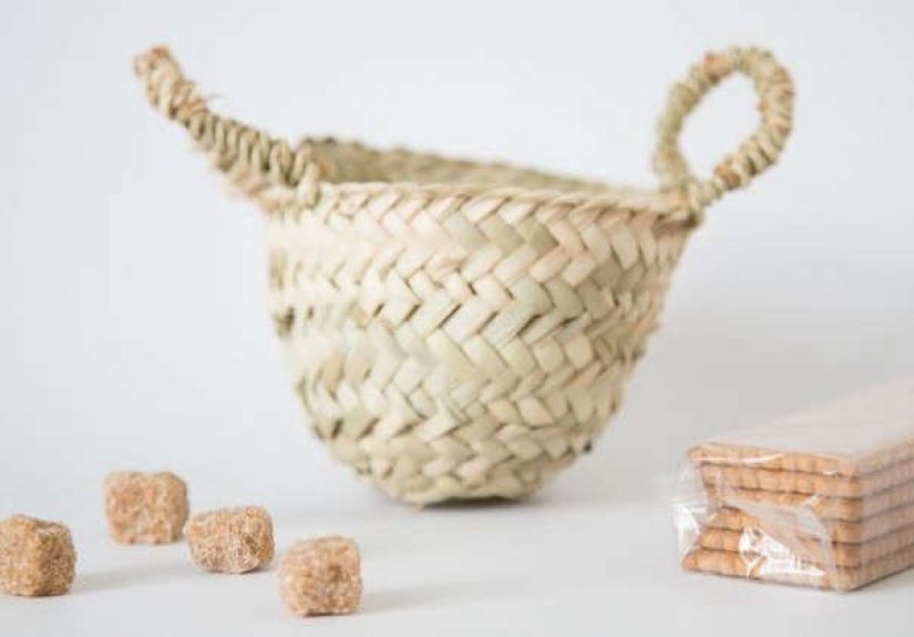 Panier à poser, le mini: The Tiny Basket That Tidies Up Your Life