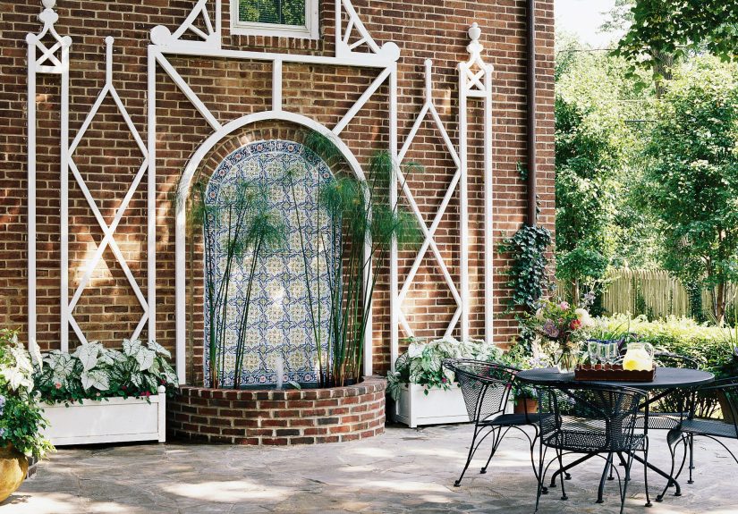 18 Wall Trellis Ideas for a Gorgeous Display of Flowering Vines