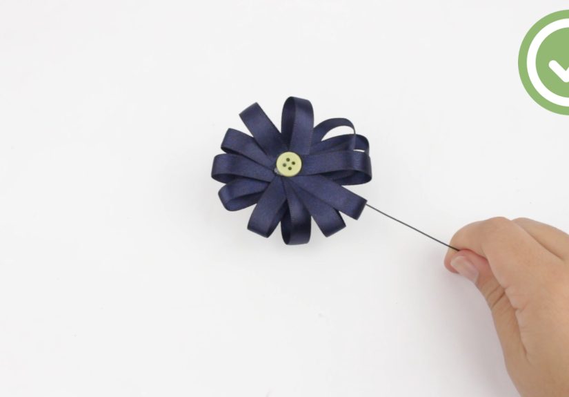 4 Ways to Make Ribbon Flowers