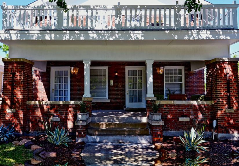 Abandoned Texas Craftsman Turned Cozy Home