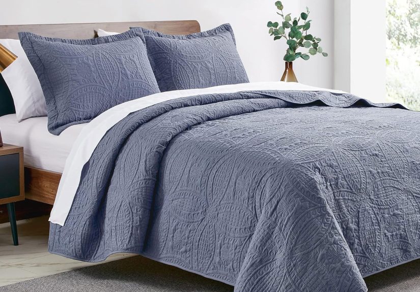 Amazon&rsquo;s Best-Selling Quilt Set Is Less Than $10 Apiece