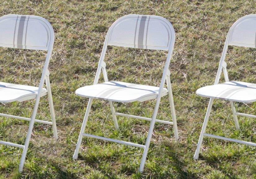 Easy Grain Sack Style Painted Folding Chair Makeover