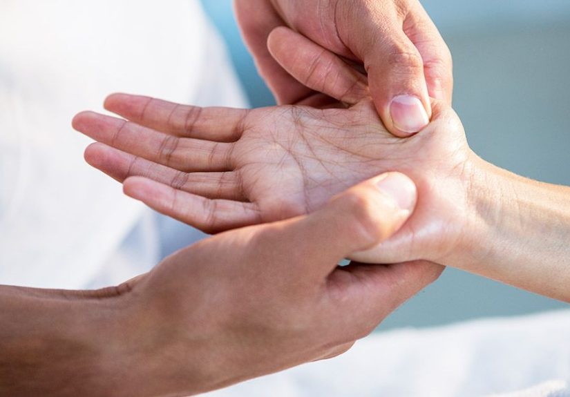Hand Massage Benefits and How to Give Your Hands a Great Massage