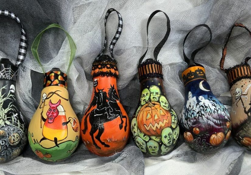 I Paint Hallowe’en Ornaments Using Burnt Out Light Bulbs (9 Pics)
