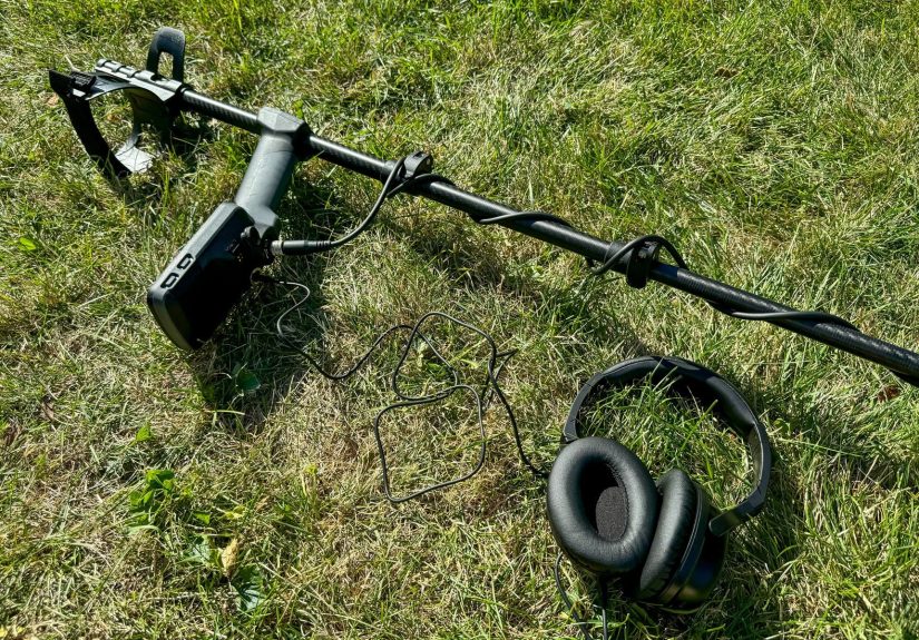 Minelab Equinox 900 Metal Detector Review: Strike Gold