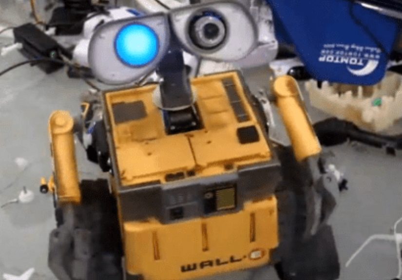 Modded Wall-E Becomes A Real Robot