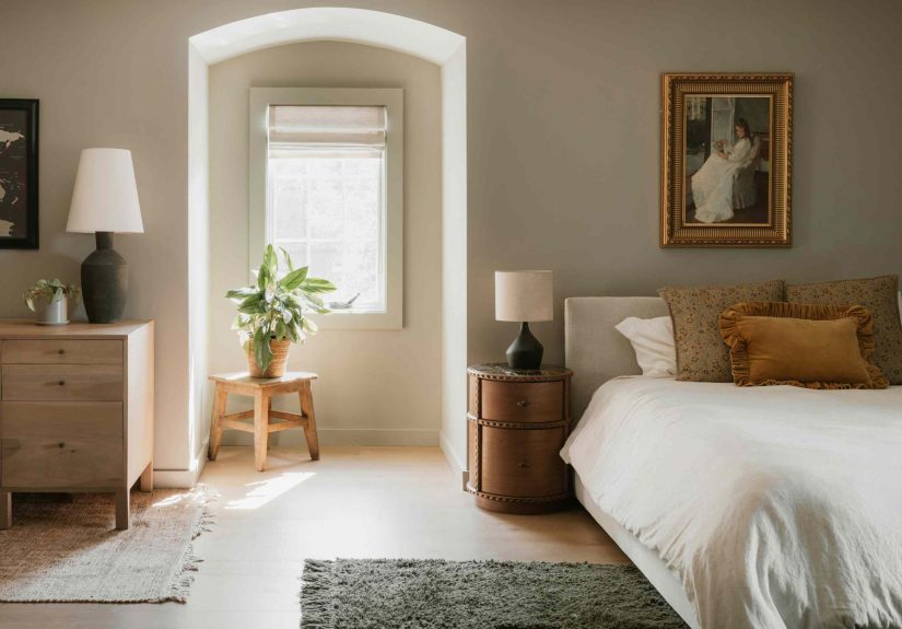 The Bedroom Decor Designers Always ThriftEven for Their Fanciest Clients