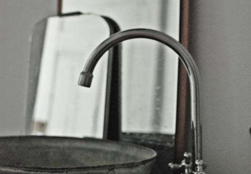 DIY: Galvanized Bucket as Bathroom Sink