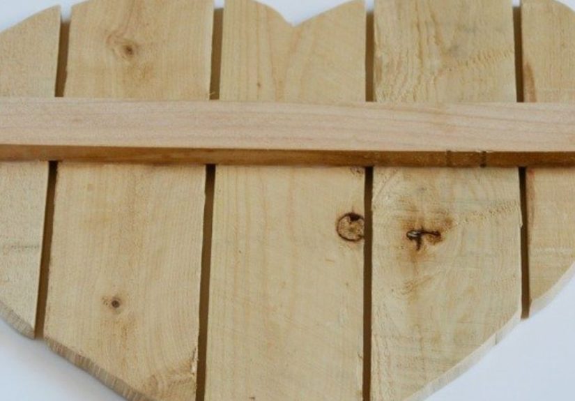 DIY Heart Door Hanger