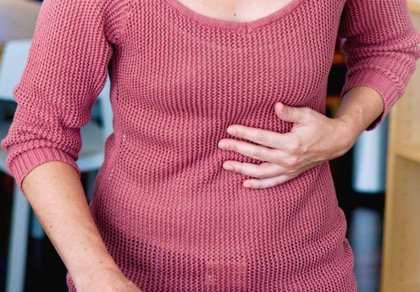 Dolor abdominal en la parte superior izquierda: SÃ­ntomas y 18 causas