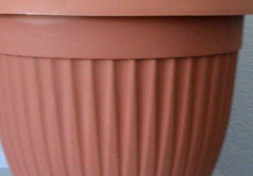 How to Update Those Plastic Dollar Planters DIY