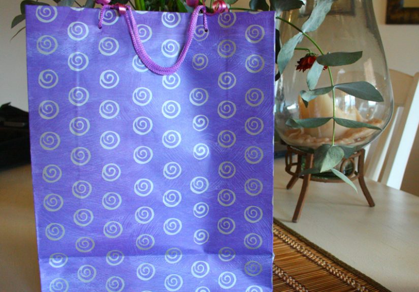 How to Wrap a Gift in a Bag: 6 Steps